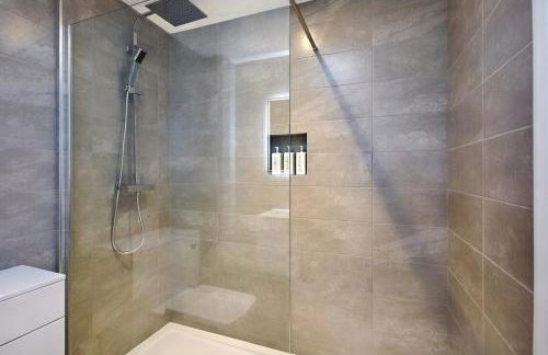 2022 Modern Home In Central Hayle With Parking & EV plug - Foto 3