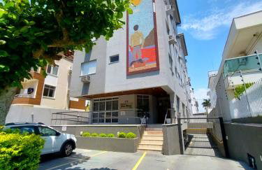 Excelente Apartamento a 1 quadra e meia do mar - Foto 10