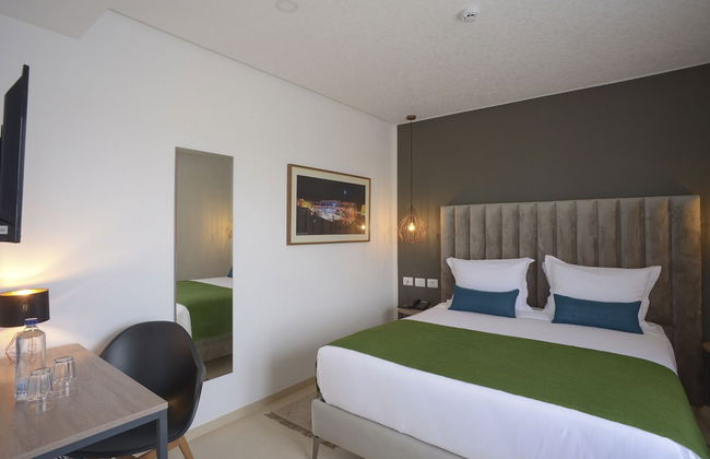 Maia Hotel Suites - Photo 36