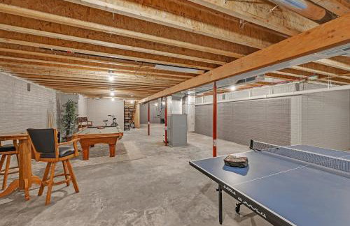 Lakeside Retreat with Hot Tub & Game Room home - Foto 43