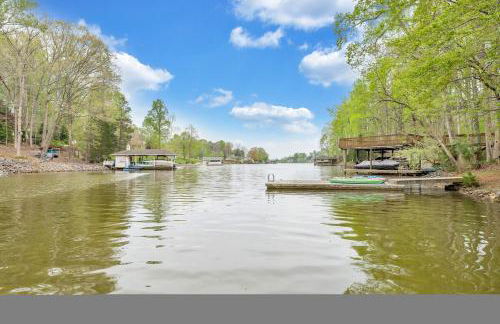 Treetop & Waterfront! Hot Tub, Kayaks, Game Room - Foto 25