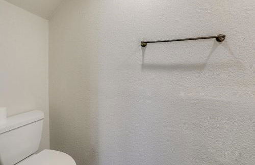 Luxe Home with Panoramic Greers Ferry Lake Views - Photo 28