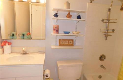 H5 close to the front pool and clubhouse downstairs by lake - Foto 18