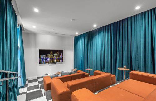 Modern Chic 1BR Downtown with Rooftop Pool & Views - Foto 37