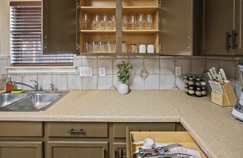 Baytown Htown Escape Air Hockey Yard BBQ Games - Foto 14