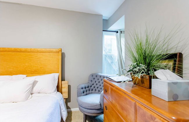 Relax in Style Clean Comfy in a Prime 1ZB - Photo 1