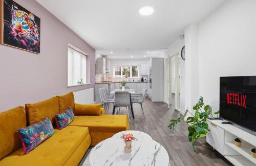 Spacious Ensuite Home near M6 with Driveway Parking - Foto 29