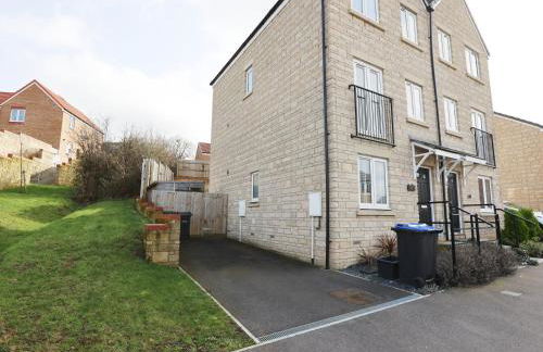 Gregor Place Modern four Bedroom House in Calne with Private Parking, perfect for teams or families staying in the area, Long stays welcome - Photo 47