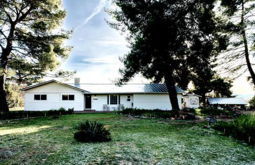 13 acres Perfect for Groups! 3BR Sleeps 8-10 - Foto 12