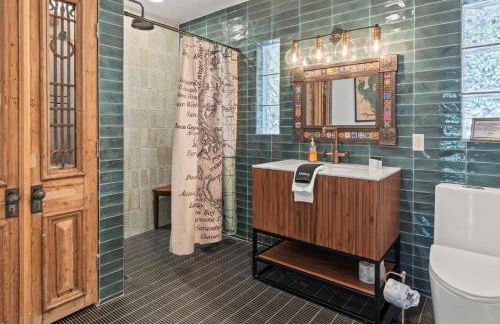 Hideout on the Hillsborough is a Gorgeous Renovated 3BR Pet Friendly Home on the Hillsborough River located in the North End of Seminole Heights - Foto 31