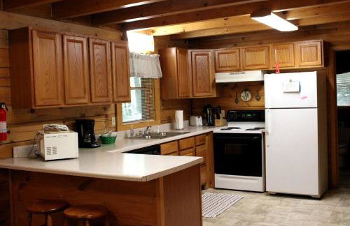 Idyllic Cabin Rental Nestled in the Forest near Summersville, West Virginia - Foto 3