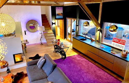 stylische Alpenlounge mit Pool, Blockhaus-Sauna und Jacuzzi für bis zu 12 Personen - Foto 1