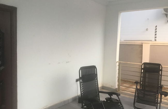 1 Bed Apartment Sleeps 2 - Parking, Garden, Wifi - Photo 2