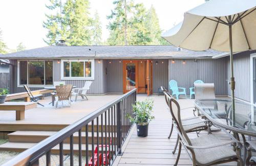 Charming and Spacious House with Relaxing Huge Deck - Foto 36