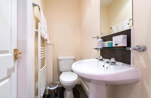 NEW Four Bedroom House - all rooms ensuite - Photo 45