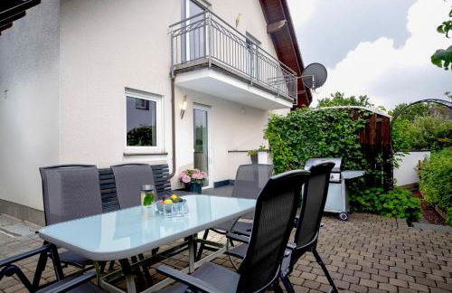 LenHaus Sundern - Ferienhaus mit Kamin & Garten - Foto 16