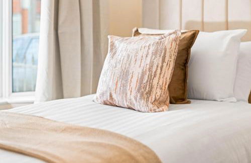 Stylish Four Bedroom House - Garden - Parking - Great Barr 110F - Foto 10