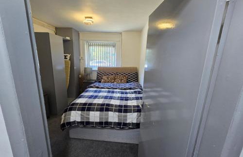 Lovely 3 Bed Ground Floor Apartment Near QE Hospital Harborne Birmingham New - Photo 5