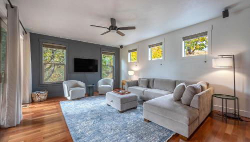 Evergreen Retreat A 30 Night Minimum home - Foto 2