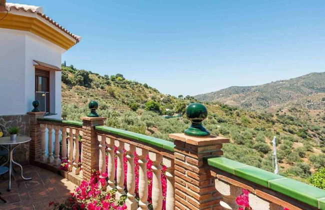 Sayalonga Villa Retreat With 7 Bedrooms - Photo 16