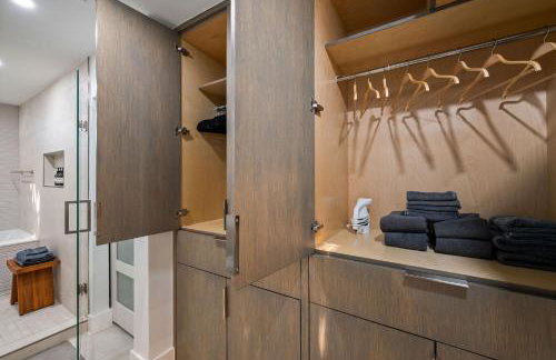 Garland Treehouse Villa: Patio Feasts & Creekside by Vacation Your way - Foto 34