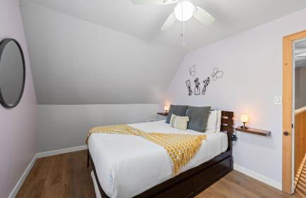 Sweet Pine Deck + Hot Tub, Cozy Modern Interior Close to Ski Resort! - Foto 63