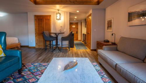 Studio Efficiency Unit with Balcony over Mountaineer Square condo - Foto 5