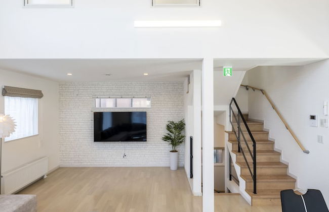 THE LUNA LOUNGE - Photo 65