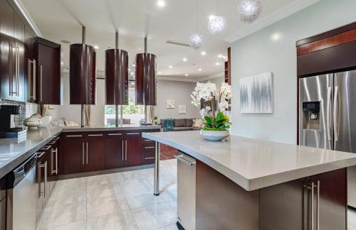 Regal 4 bed with hot tub close to Universal sleeps 15 - Foto 14