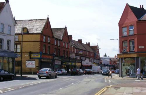 Comfy Home King Size Bed close to Asda & Sefton Park, Very Fast WIFI! - Foto 42