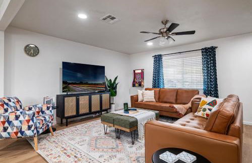 Gorgeous 4-bed home with Golf, Pool, & Hot Tub! - Photo 7