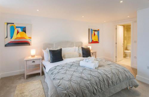 Luxe Detached 3 Bed Luxe House on Exclusive Private Estate Close to Coast Free Hot Tub Sleeps 6 Private Parking for 2 Cars - Photo 63