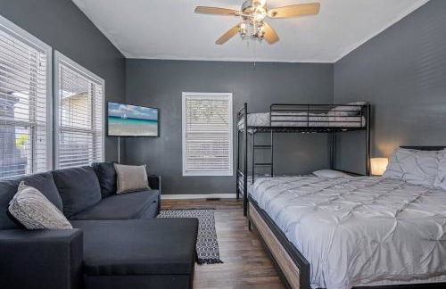 Wonderful 3 Bed 2 Bath House in Heart of YBOR City - Photo 20