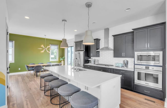 Chic Townhome for 10 W/rooftop - Foto 9