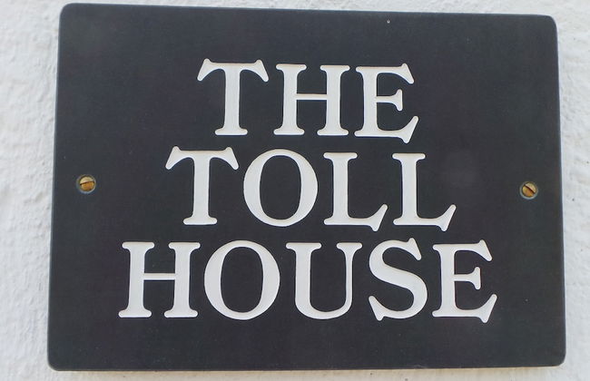 the Welsh Toll House - Photo 9