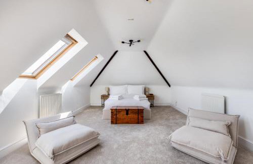 Merry Lakes - Luxury Lakeside Escape with Pool - Just 30 Minutes from London - Foto 34