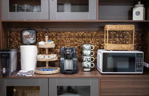 Charming Historic 4 bed -Nearby Eats, Brewery, Shops, Park - Foto 26