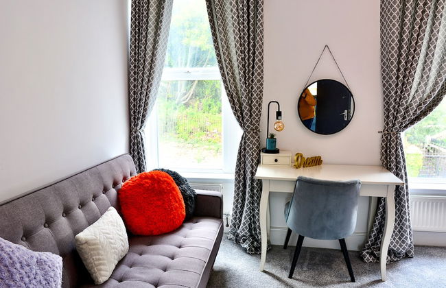 Captivating 3-bed House in Swansea Town Center - Photo 4