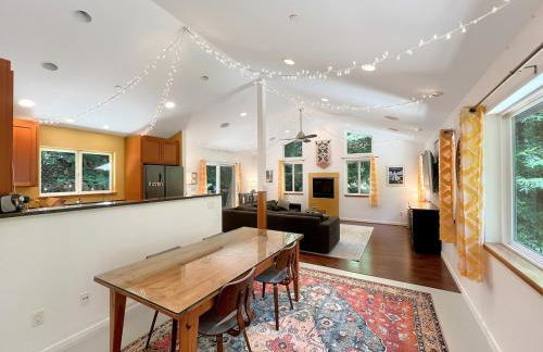 Cozy cabin deep in the redwoods with WiFi and Hot Tub - Foto 9