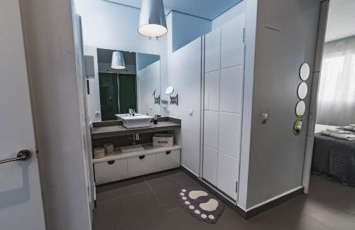 Beach & Urban Attic - Photo 16