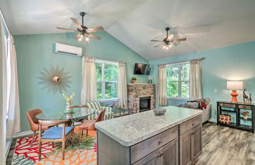 16 Mi to Ski Slopes! Creekside Poconos Cottage - Foto 12