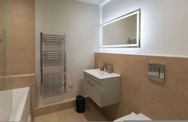 Luxury Manchester Apartment - Orange - Photo 7