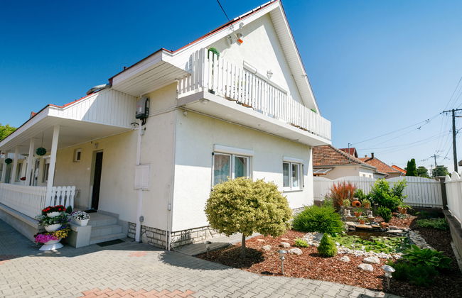 3 bedroom Apartment in Siófok with garden - Photo 1