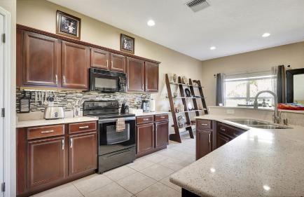 Valrico's Hidden Gem A Stunning 3-Bedroom Oasis Awaits! - Foto 18