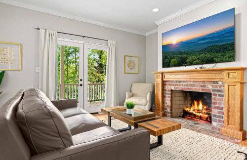 15 Minutes to Asheville! Spacious 7BR Luxury Home | Pool | Hot Tub | Game Room - Foto 22