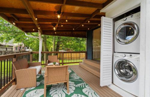 Spacious Modern Retreat w Game Room and Yard - Foto 47