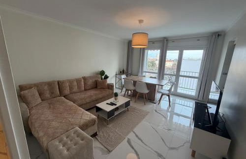 Bel Appartement spacieux T4 avec 2 Parkings privée Gratuit - Foto 9