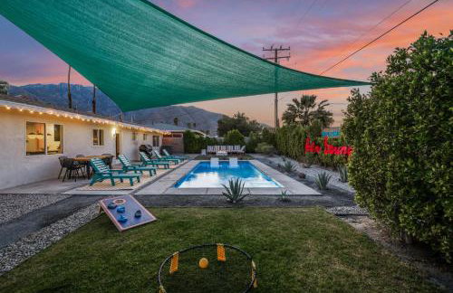 NEW Retro Escape 70's Vibes Wellness Game Room - Foto 8