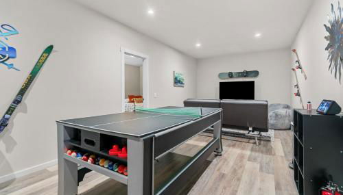 Alpine Cabin - Photo 4, Game Room
