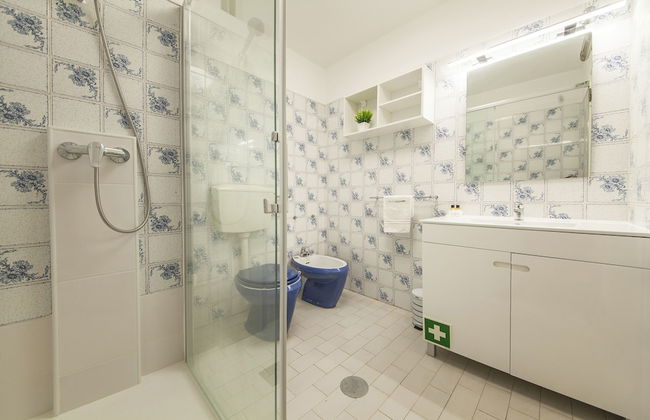 B43 - Spotless Seaview Apartment - Photo 15